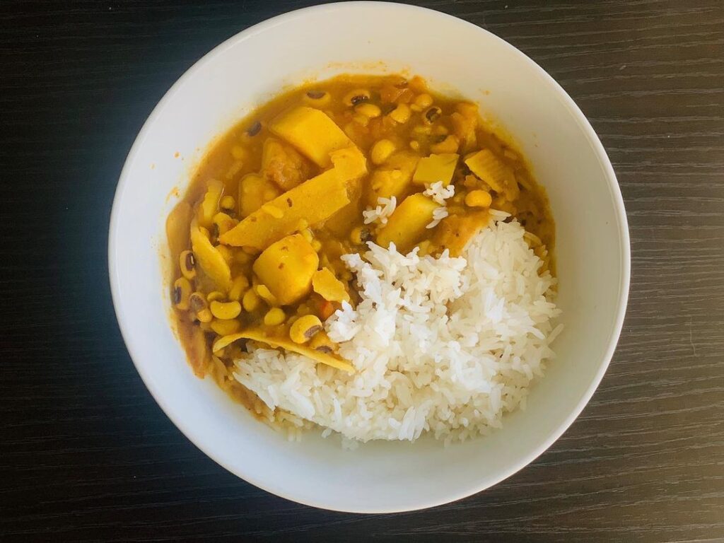 Aloo tama bodi served with rice.