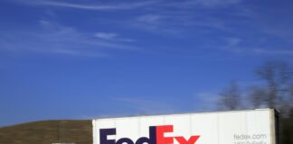 8 people dead in shooting at Indianapolis FedEx facility: police