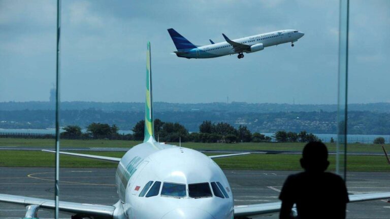 Bangladesh Imposes Week-Long Air Travel Ban After COVID Surge