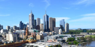 Melbourne sets record for longest COVID lockdown