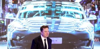 Tesla maintains $1T market cap despite Musk selling more shares