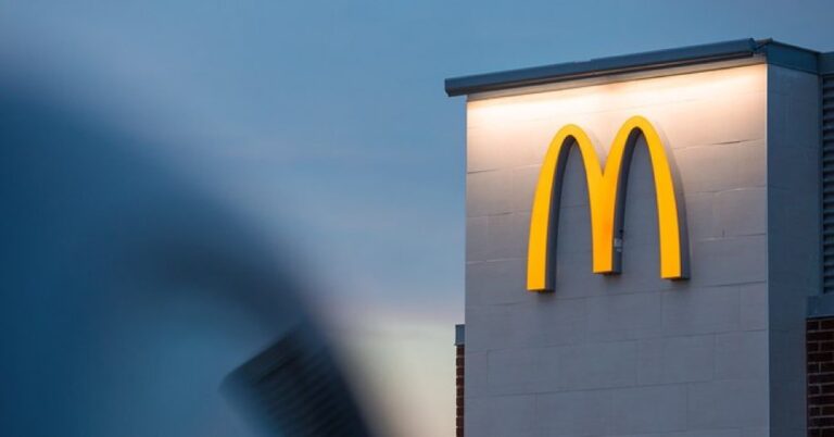 McDonald’s Temporarily Closes Restaurants & Pause Operations in Russia 