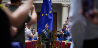 EU flag arrives at the Ukrainian parliament