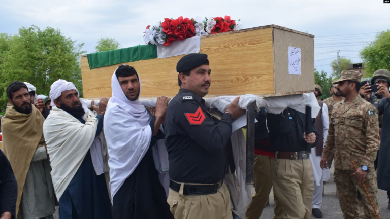 Pakistani Taliban attack police, kill four, injure six