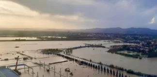 Tuscany floods: More than 1,200 evacuated as storms batter Italy