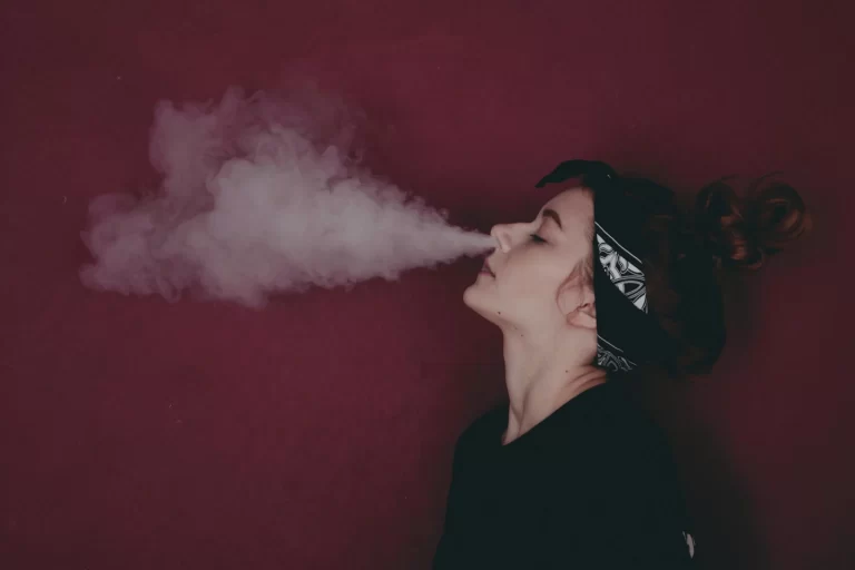 Americans Call for Warning Labels on Social Media Posts Promoting Vaping and Mental Health Risks