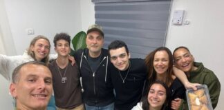 (VIDEO) – Edan Alexander Reunites With Family After 584 Days in Hamas Captivity