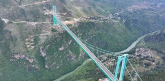 China Opens World’s Tallest Bridge in Guizhou, Cutting Canyon Crossing to Two Minutes