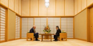 Trump Lands in Tokyo, Meets Emperor Ahead of Takaichi Talks