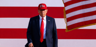 Trump Calls UK Diego Garcia Plan ‘Great Stupidity,’ Repeats Greenland Claim