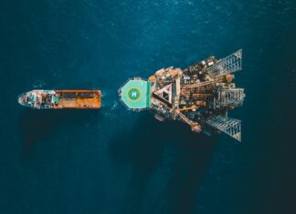 Hormuz Disruption Triggers Record Drain on Global Oil Stocks, IEA Says