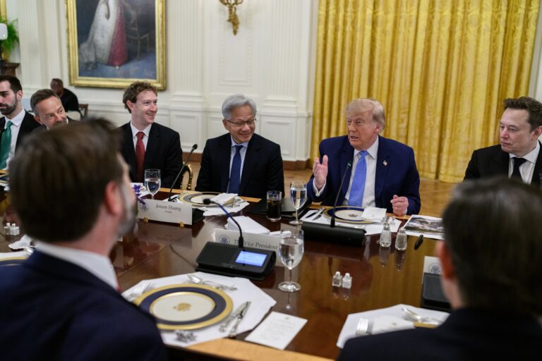 Trump, Tech Chiefs Sign White House Accord on Super Intelligence