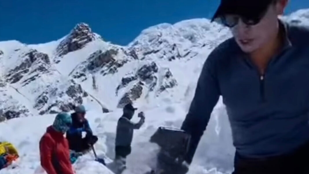 Rescuers in snow during the Himlung Himal rescue operation, in an NNMGA photo.