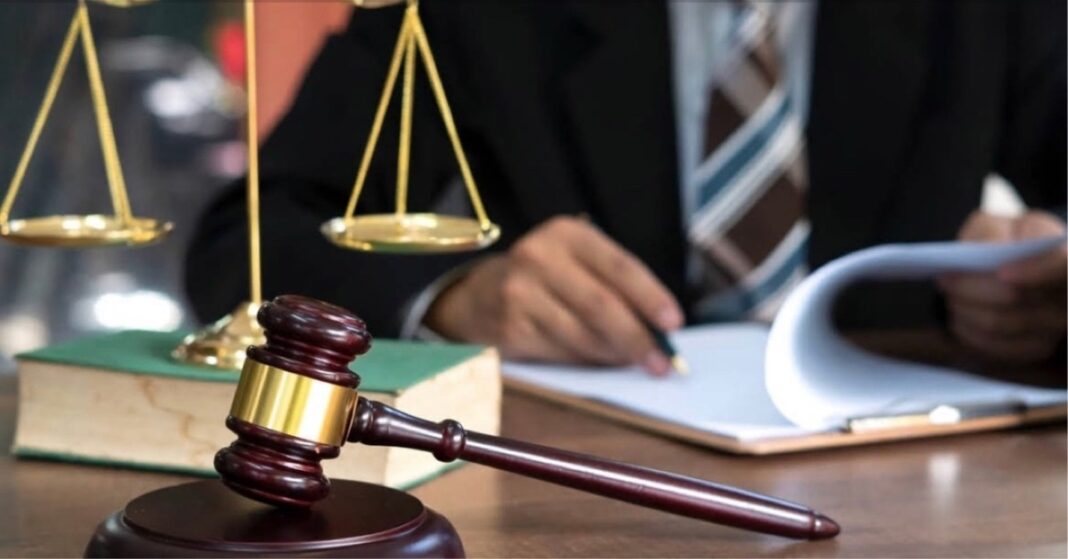 Judge’s gavel and balance scales illustrating the Fifth Circuit bond hearing ruling.