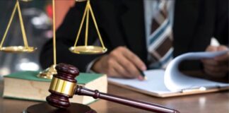 Judge’s gavel and balance scales illustrating the Fifth Circuit bond hearing ruling.