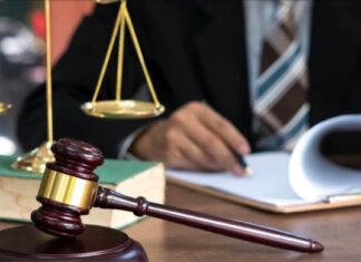 Fifth Circuit Rejects Bond Hearing Right for Three Detainees Judge’s gavel and balance scales illustrating the Fifth Circuit bond hearing ruling.