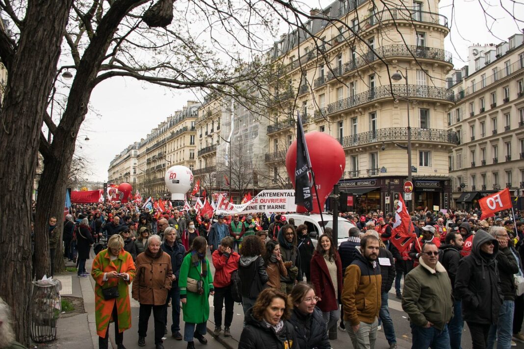 Union protesters march in Paris (file photo, March 28, 2023)
