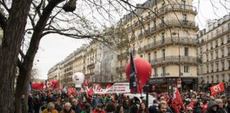 Union protesters march in Paris (file photo, March 28, 2023)