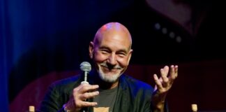 Patrick Stewart speaking at a Star Trek convention in 2011, for a story on Patrick Stewart dies at 86