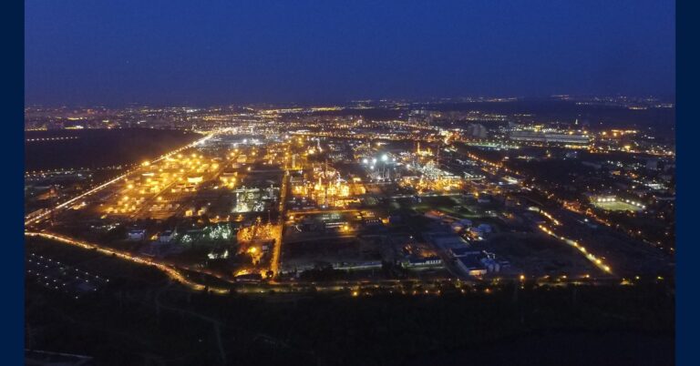 Ukraine Resumes Strikes on Russian Refineries, Zelenskyy Says