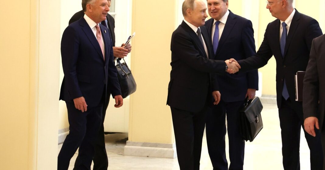 President Vladimir Putin meets U.S. envoy Steve Witkoff